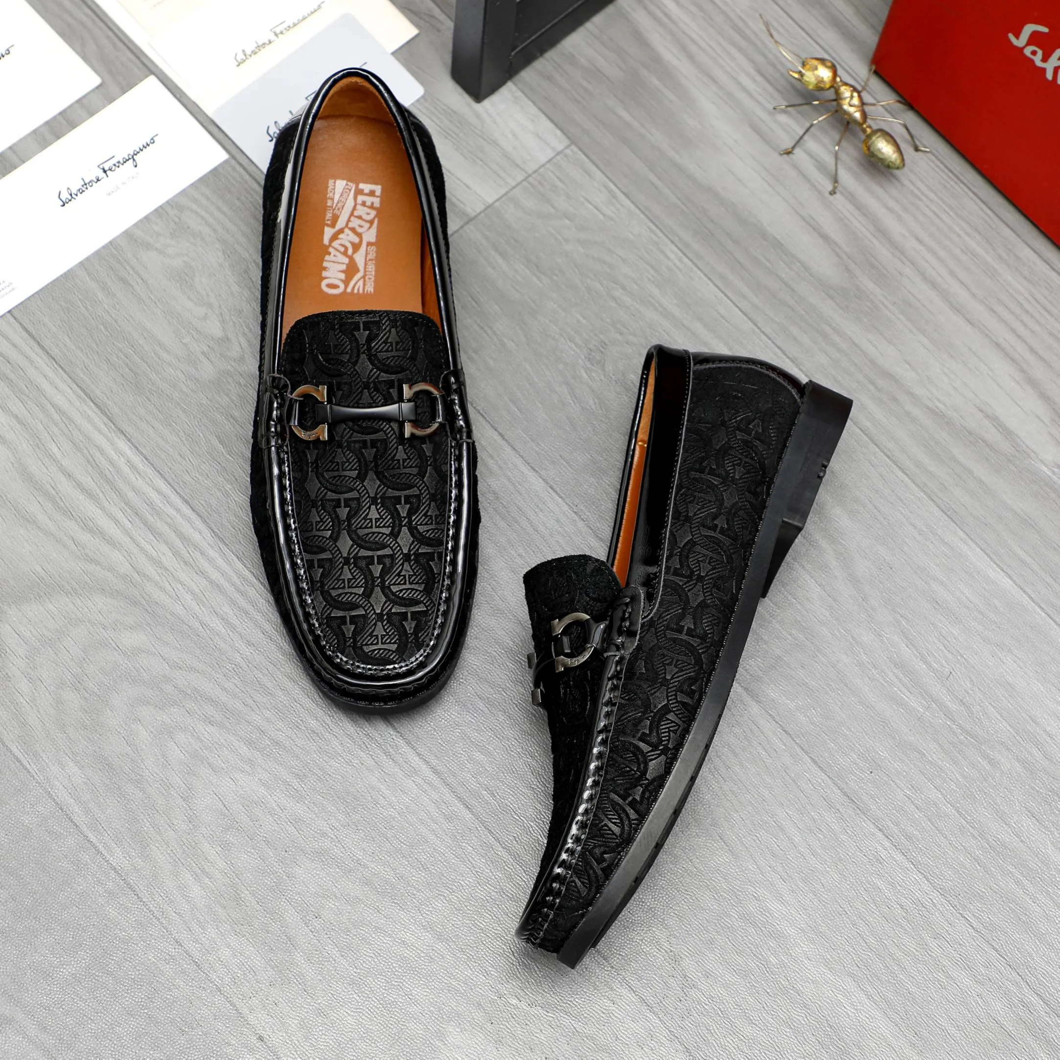 Men's shoes 💰400 Product trademark: Ferragamo "Ferragamo" business casual slip-on shoes Regular size: 38-45 (45. Customized, non-returnable) Product materials: Selected frosted cowhide embossed upper, cowhide lining, rubber outsole